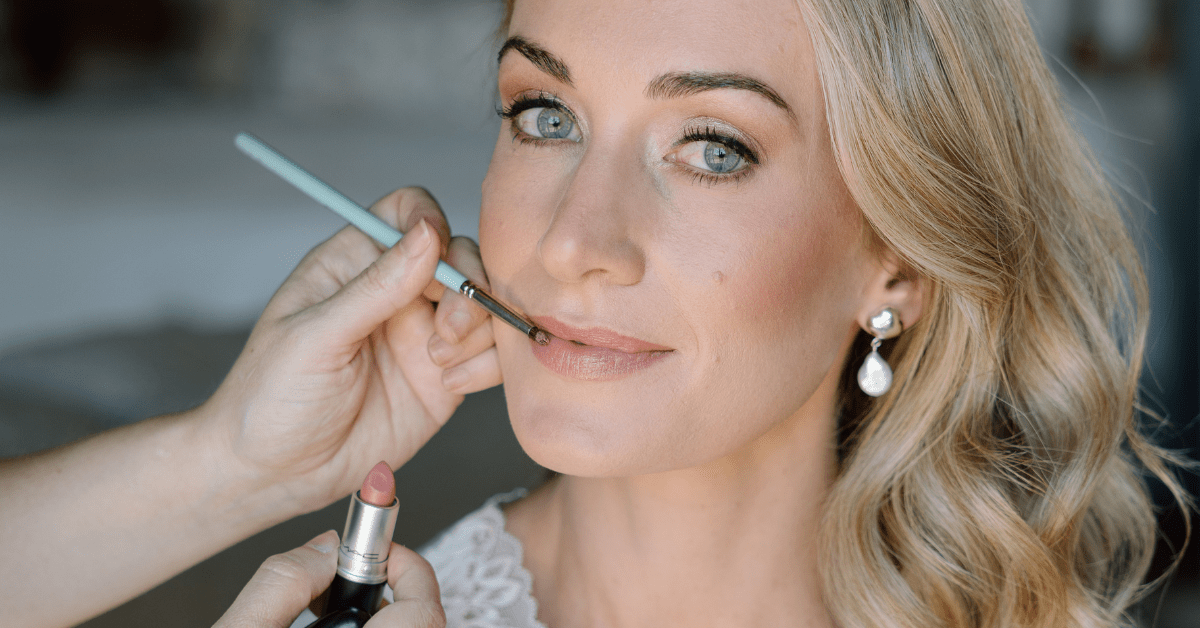 Makeup_artist_Doing_Bridal_Makeup_for_a _wedding